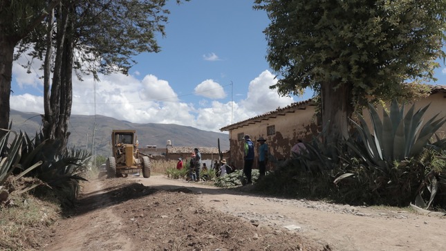 MAQUINARIAS DE LA MPH aperturan carreteras en HUAYUCACHI