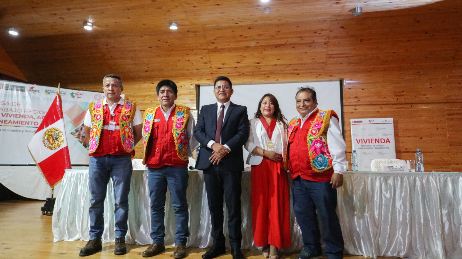 ALCALDE DENNYS CUBA PARTICIPÓ De MESA DE TRABAJO DE VIVENDA
