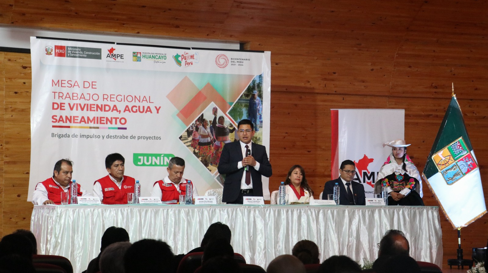 ALCALDE DENNYS CUBA PARTICIPÓ De MESA DE TRABAJO DE VIVENDA