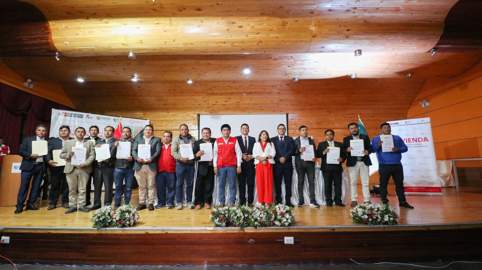 ALCALDE DENNYS CUBA PARTICIPÓ De MESA DE TRABAJO DE VIVENDA
