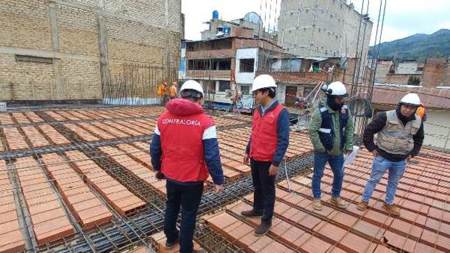La Contraloría General alertó situaciones que podrían generar un posible perjuicio económico a la Municipalidad Provincial de Cutervo, en la construcción de la obra mejoramiento y ampliación del local municipal. El proyecto se ejecuta en la modalidad de contratación de suma alzada, en un plazo de 120 días calendarios con un presupuesto que asciende S/ 4 724 412.