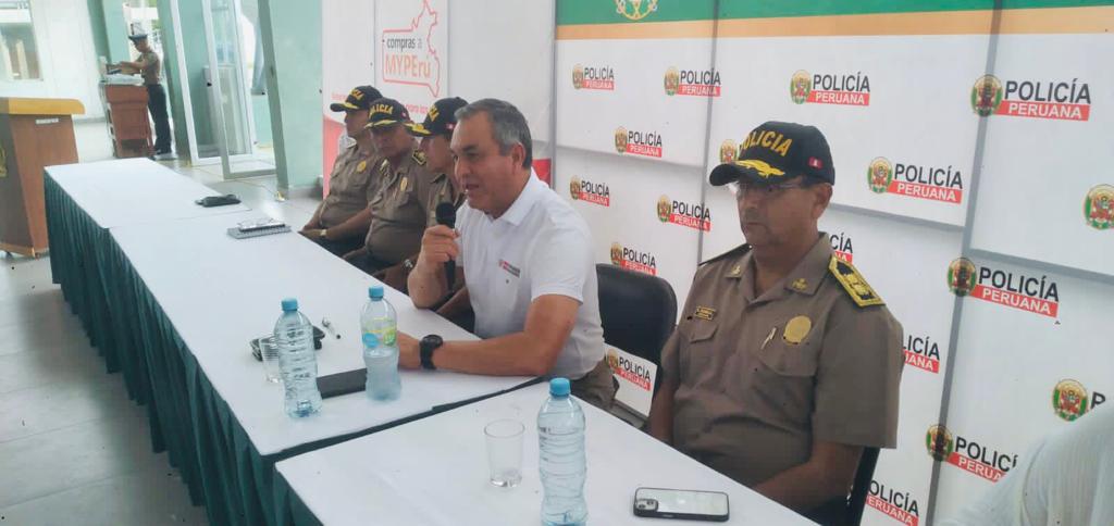 Instó a personal policial a fortalecer su institución y trabajar con responsabilidad y cercanía a la población.