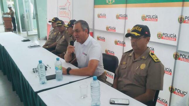 Instó a personal policial a fortalecer su institución y trabajar con responsabilidad y cercanía a la población.