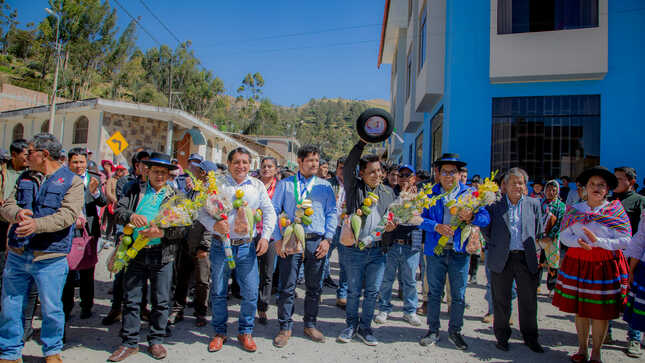 Gobernador regional Percy Godoy y alcalde realizan lanzamiento de proyecto para ejecución de nueva infraestructura de I.E. Brisas de Pacucha 