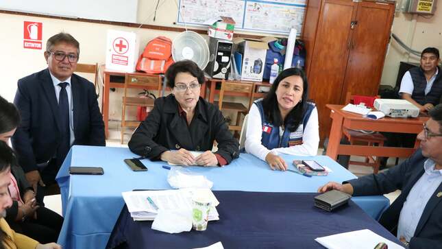 La importancia de las redes educativas y su formalización reunió a congresistas y directivos de SJM en IE 7062