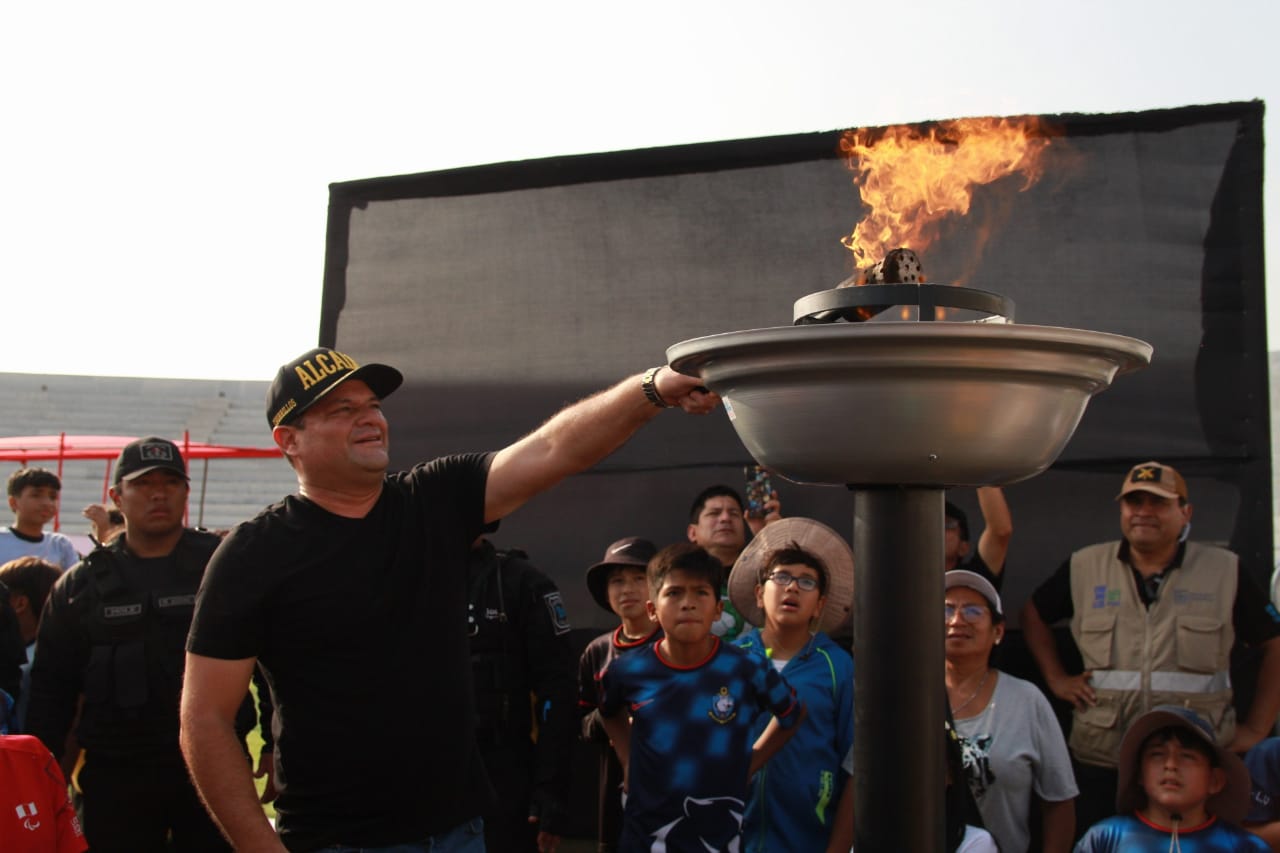 Alcalde Fernando Velasco participó de la inauguración