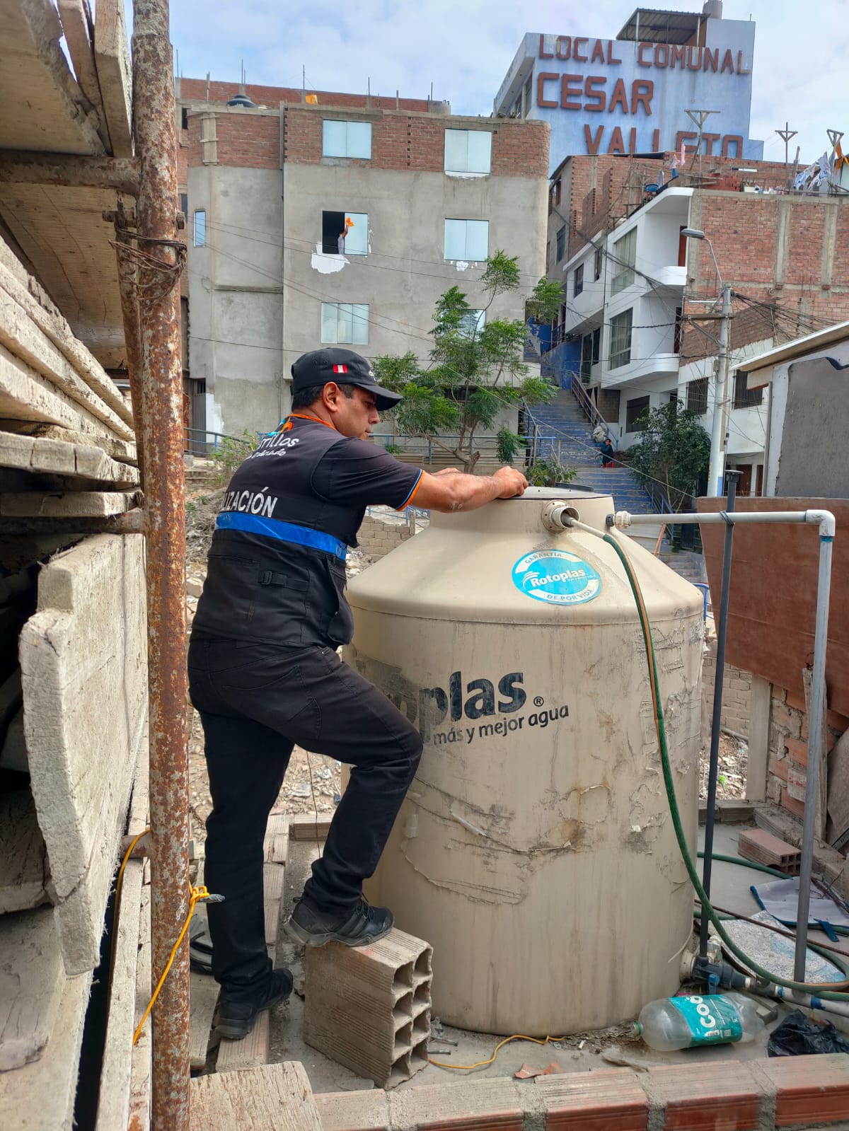 Se revisaron los contenedores de agua y recipientes