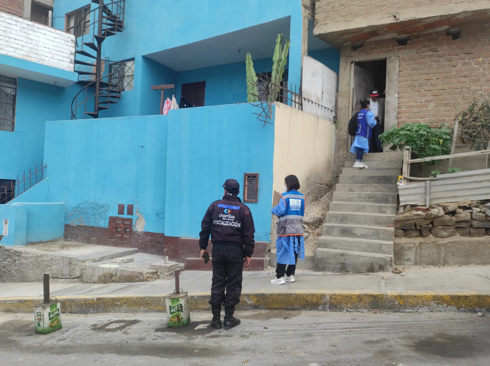 Las autoridades solicitan la comprensión de los vecinos al permitir ingresar a sus viviendas como parte de la campaña de prevención