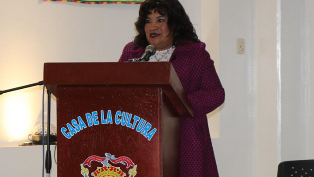 Tras cumplir las expectativas proyectadas y lograr la visita de más de 5 mil personas hoy se clausuró la “Exposición y Venta de Artesanías de Pucará”, que fomentó la promoción y reactivación económica de los pobladores de este distrito, de esta manera el trabajo coordinado entre la Municipalidad Provincial de Puno y la Municipalidad Distrital de Pucará logró sus objetivos.