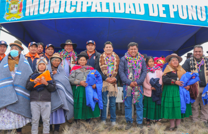 En una acción conjunta y articulada, la Municipalidad Provincial de Puno (MPP) y el Gobierno Regional de Puno (GRP) realizaron una acción cívica en la zona fronteriza del distrito de Pichacani - Laraqueri, específicamente en la comunidad campesina de Jatucachi que colinda con la Región de Moquegua, esto con el objetivo de atender sus necesidades y fortalecer la ciudadanía de los pobladores de la localidad.