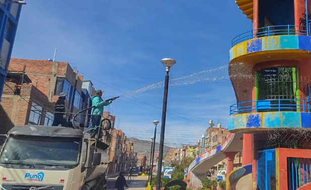 Un trabajo integral de mantenimiento del ornato para la Ciudad Lacustre, es el que viene haciendo la Gerencia de Medio Ambiente, Saneamiento y Servicios en coordinación con la Sub Gerencia de Parques, Jardines y Conservación de Áreas Verdes de la Municipalidad Provincial de Puno, que consistió en tres trabajos.