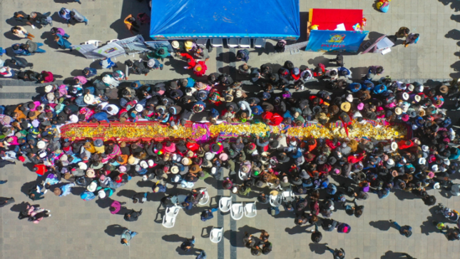 Unir a los quechuas y aimaras de la región de Puno, es el objetivo del “Quqawi más largo del mundo” que se realizará este 21 de junio en la Av. Simón Bolivar, gracias al trabajo articulado entre diversas instituciones que conforman la Comisión Especial Quqawi, cuyos integrantes principales son la Municipalidad Provincial de Puno