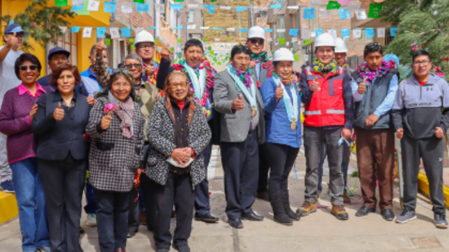 Con la venia del primer regidor Salvador Hancco Aguilar se inauguró el proyecto "Mejoramiento del Servicio de Transitabilidad Vehicular y Peatonal de los jirones Los Precursores y Solidaridad del Centro Poblado de Salcedo, Distrito de Puno, Provincia de Puno, Departamento de Puno".