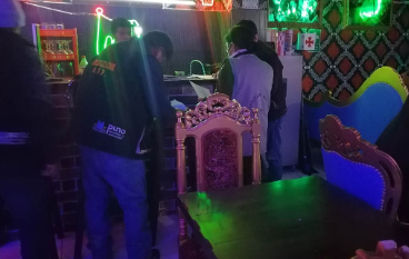 En operativo inopinado y articulado entre las diferentes dependencias de la Municipalidad Provincial de Puno, intervinieron los bares ubicados en la intersección de Jr. Deza y Jr. Lima de la Ciudad Lacustre en horas de la mañana.