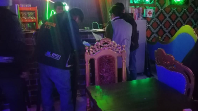 En operativo inopinado y articulado entre las diferentes dependencias de la Municipalidad Provincial de Puno, intervinieron los bares ubicados en la intersección de Jr. Deza y Jr. Lima de la Ciudad Lacustre en horas de la mañana.
