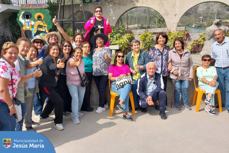 Nuestro vecinos visitaron SANTA EULALIA organizado por las casas del vecino de Estados Unidos y Plaza Ágora.