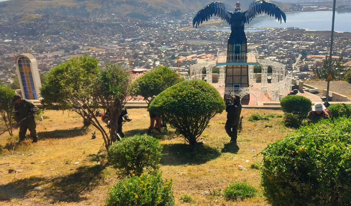 Con la finalidad de brindar una mejor estadía al turista nacional y extranjero, la Municipalidad Provincial de Puno, mediante la Gerencia de Medio Ambiente, Saneamiento y Servicios y la Sub Gerencia de Parques, Jardines y Conservación de Áreas Verdes; realizó el mantenimiento integral del mirador Kuntur Wasi.