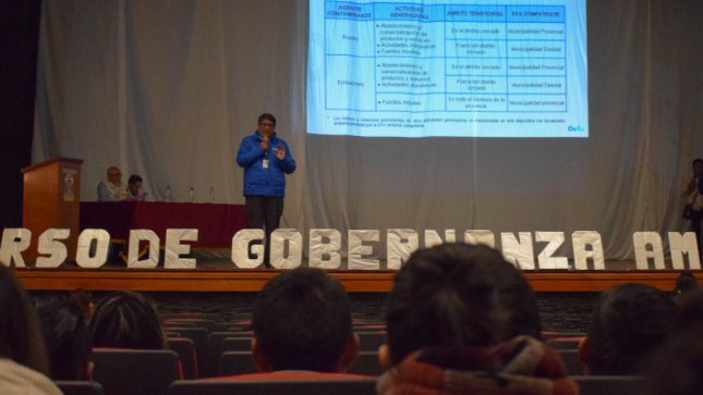 Con el objetivo de conmemorar el Día del Medio Ambiente, la Municipalidad Provincial de Puno, mediante la Gerencia de Medio Ambiente, Saneamiento y Servicios y la Sub Gerencia de Gestión Ambiental y Salud pública; organizó el Curso de Capacitación en Gobernanza Ambiental, actividad que contó con la participación de 350 participantes, entre estudiantes universitarios y público en general.