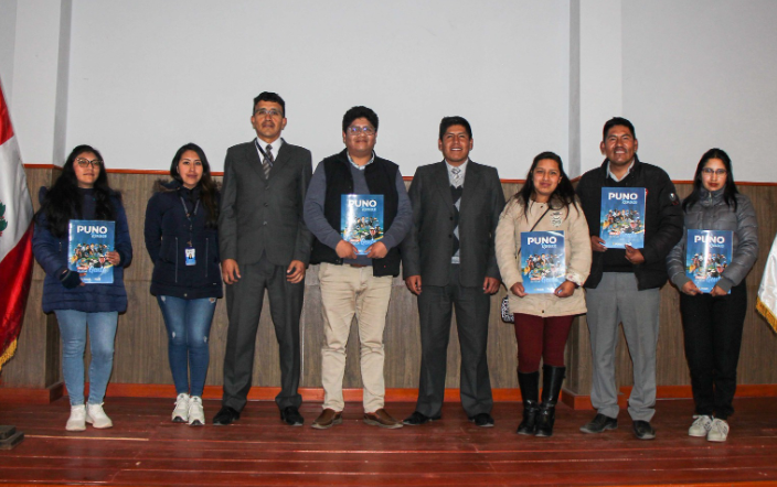 El alcalde del centro poblado de Salcedo, Carlos Curmilluni Carrasco, cuerpo de regidores y personal de la municipalidad que dirige; participaron activamente en la capacitación de “Funciones Administrativas de Gestión”, actividad promovida desde la Sub Gerencia de Promoción Social y Participación Ciudadana de la Municipalidad Provincial de Puno.