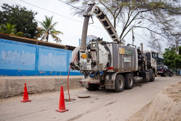 HIDROJET CONTINÚA SOLUCIONANDO COLAPSO DE DESAGÜES EN SÁNCHEZ CERRO