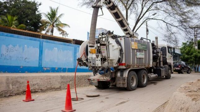 HIDROJET CONTINÚA SOLUCIONANDO COLAPSO DE DESAGÜES EN SÁNCHEZ CERRO