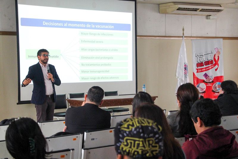 Foto 1 de Profesionales de los establecimientos de salud participan en jornada científica de actualización y tratamiento de infecciones de transmisión