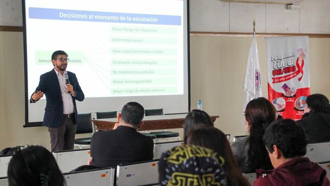 Foto 1 de Profesionales de los establecimientos de salud participan en jornada científica de actualización y tratamiento de infecciones de transmisión