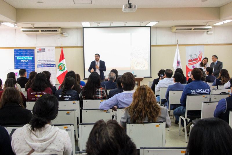 Foto 4 de Profesionales de los establecimientos de salud participan en jornada científica de actualización y tratamiento de infecciones de transmisión