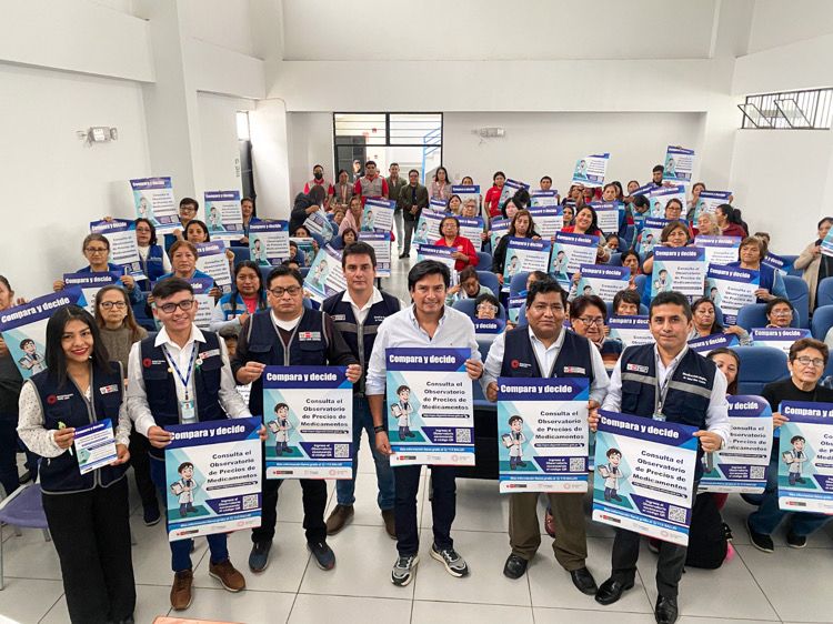 Foto 1 de Agentes comunitarias aprenden a manejar el aplicativo de Observatorio de Precios para consultar el costo de medicamentos