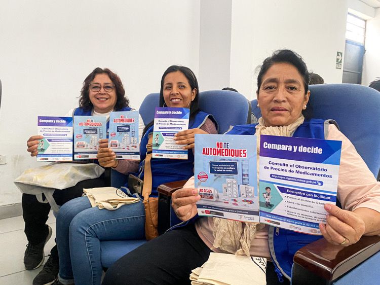 Foto 3 de Agentes comunitarias aprenden a manejar el aplicativo de Observatorio de Precios para consultar el costo de medicamentos