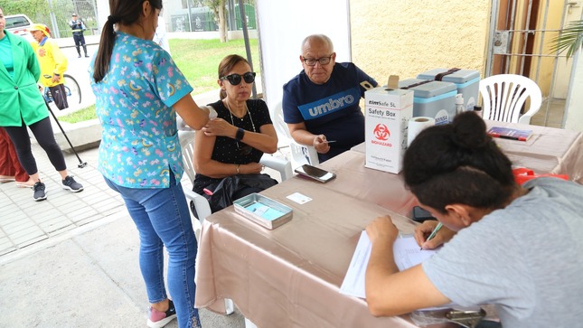 Se realizó vacunación contra la influenza en exteriores de parroquias