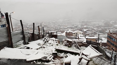 casas cubiertas de nieve