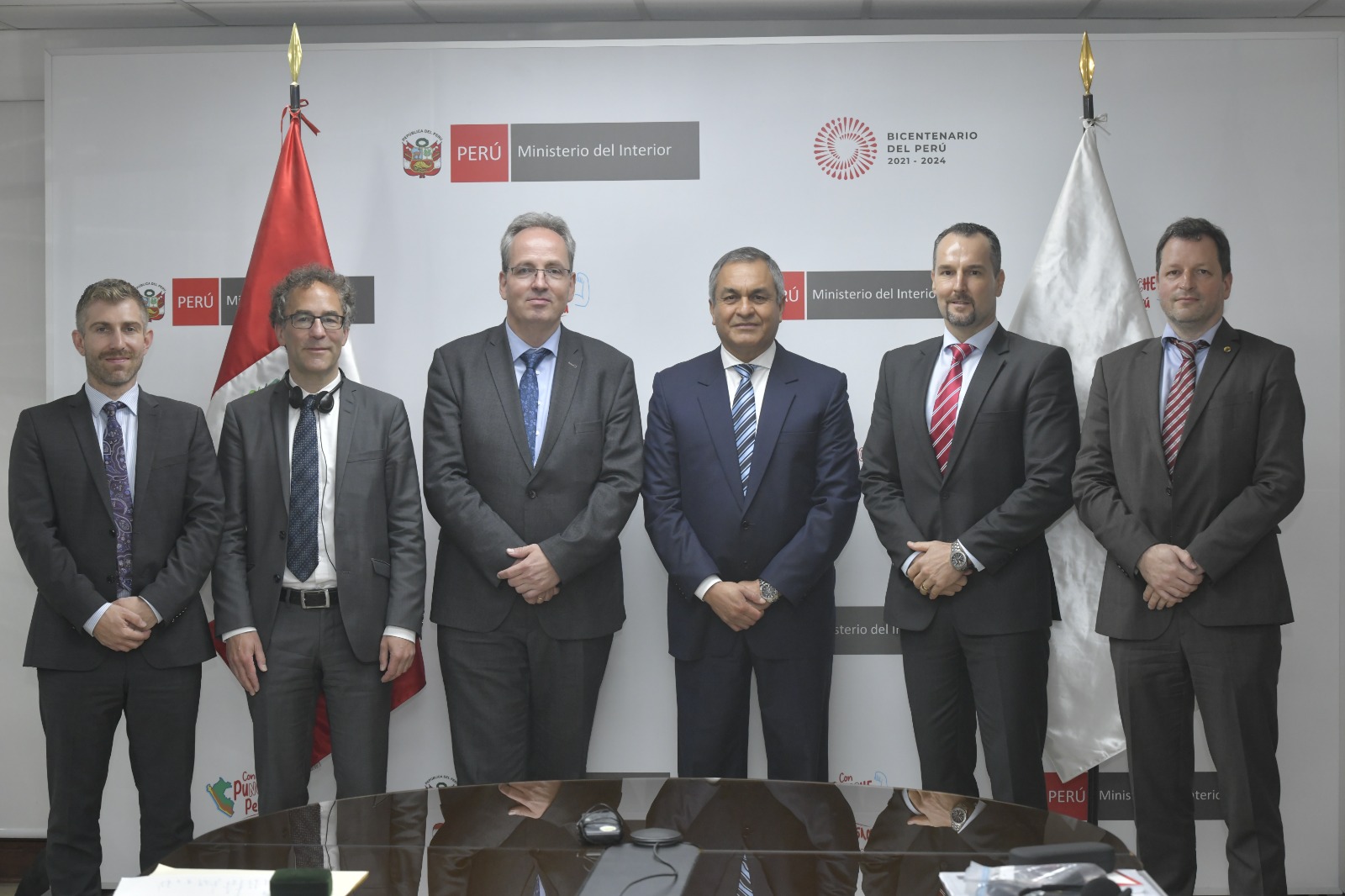 Ministro Vicente Romero con toda la delegación alemana