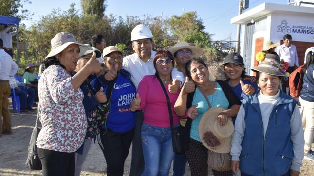 La liderada por el CPC. John Larry Coayla, realizó la colocación de la primera piedra del proyecto: “Creación de los servicios de agua potable y alcantarillado en sectores agrícolas del Centro Poblado de Chen Chen del distrito de Moquegua – provincia de Mariscal Nieto – departamento de Moquegua”. Estuvieron presentes los regidores Rudolf Gutiérrez, Rossmery Villegas, Santiago Mamani y Ángel Machaca, además la alcaldesa del Centro Poblado de Chen Chen, Jakelin Ninaraqui y representantes de la empresa Anglo American Quellaveco.