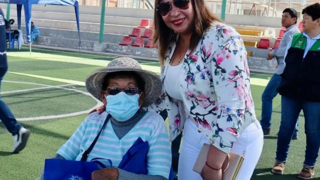 El Alcalde Provincial John Larry Coayla, a través de la Gerencia de Desarrollo Económico Social, realizó la “Campaña de Salud Integral”, dirigida a personas con discapacidad y adultos mayores. Estuvo presente la regidora Sandra Espinoza Guerrero, quien destacó la importancia de desarrollar constantemente éstas campañas para el alivio de un sector de la población, que es prioritario para la actual gestión municipal.