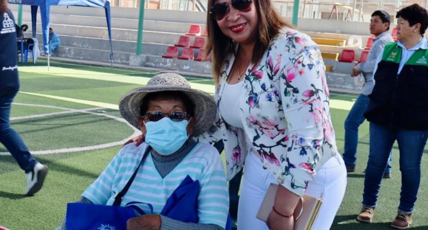 El Alcalde Provincial John Larry Coayla, a través de la Gerencia de Desarrollo Económico Social, realizó la “Campaña de Salud Integral”, dirigida a personas con discapacidad y adultos mayores. Estuvo presente la regidora Sandra Espinoza Guerrero, quien destacó la importancia de desarrollar constantemente éstas campañas para el alivio de un sector de la población, que es prioritario para la actual gestión municipal.