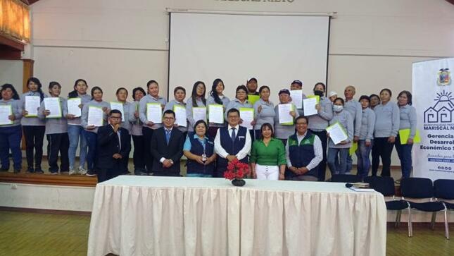 En horas de la tarde, se realizó un merecido reconocimiento a los Agentes Comunitarios con el objetivo de valorar públicamente el importante trabajo que desarrollan los Agentes Comunitarios en la promoción de la salud en nuestra comunidad.