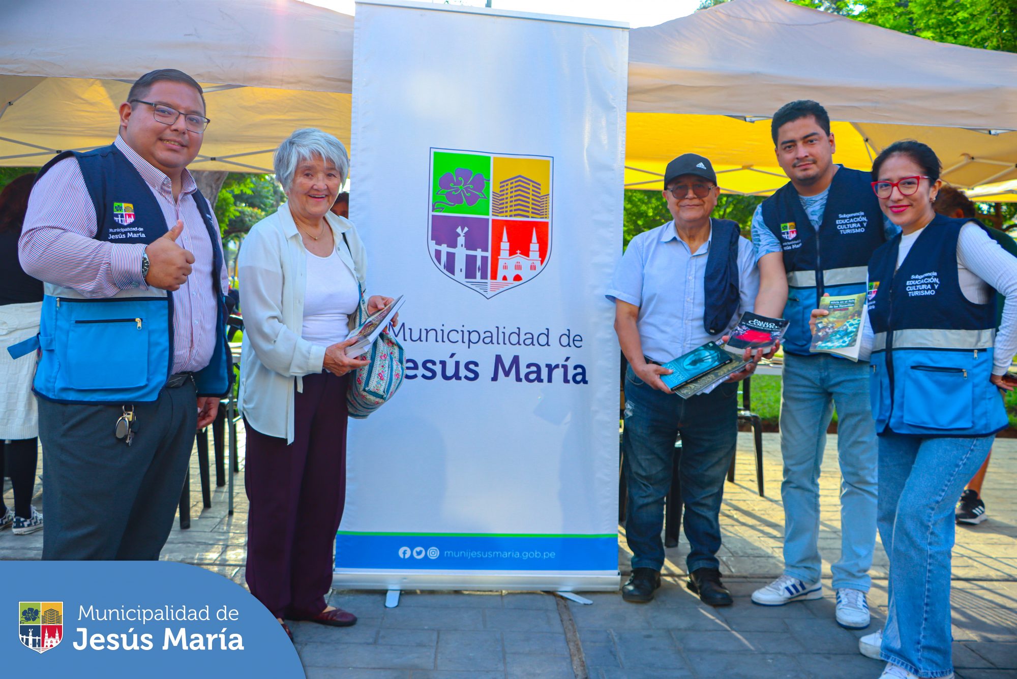 esta actividad se realizó en coordinación con la Casa de la Literatura Peruana, con el objetivo de promover la lectura y el intercambio de textos 📕