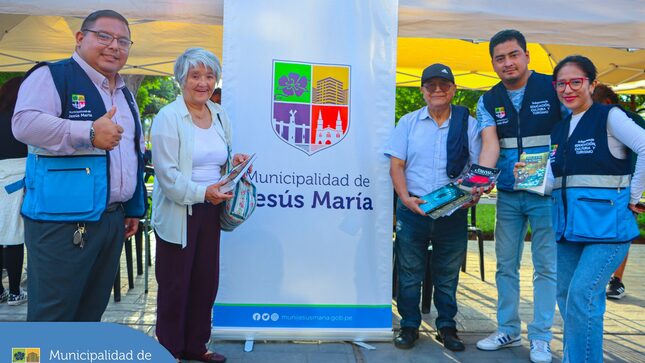 esta actividad se realizó en coordinación con la Casa de la Literatura Peruana, con el objetivo de promover la lectura y el intercambio de textos 📕