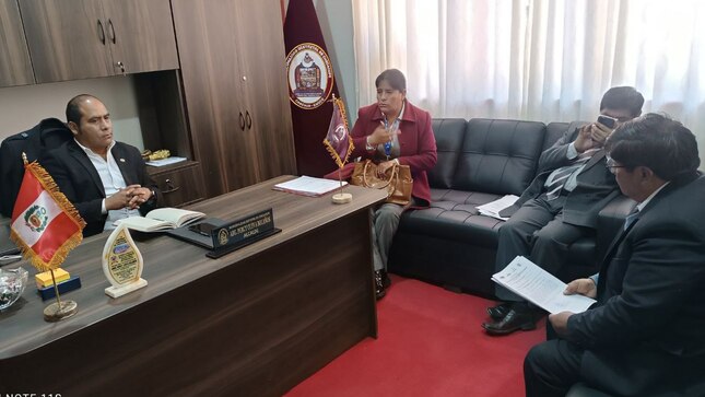 REUNION DE TRABAJO DE LA DIRECTORA DE LA UGEL CANCHIS