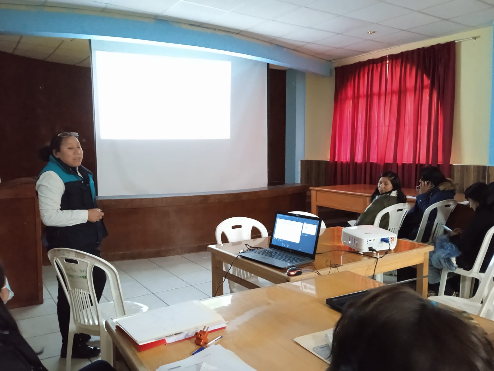 Orientan a profesionales sobre el registro de niñas y niños en el Padrón Nominal
