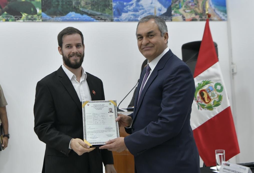 Ministro Vicente Romero tomó juramento a ciudadanos provenientes de cuatro continentes.