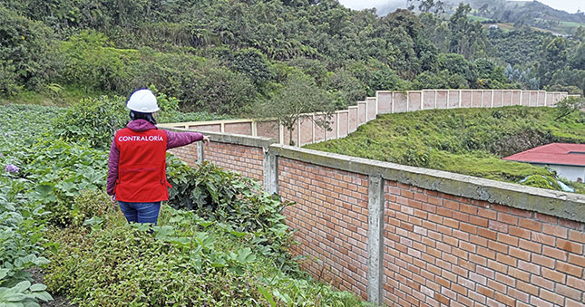 La Contraloría General de la República determinó que funcionarios de la gestión 2019-2022 de la Municipalidad Provincial de Pachitea autorizaron pagos por trabajos inconclusos en la construcción del cerco perimétrico del Establecimiento de Salud Santo Toribio de la Punta en el distrito de Umari. Lo evidenciado ocasionó un perjuicio en contra de la entidad por el pago de trabajos no ejecutados.
