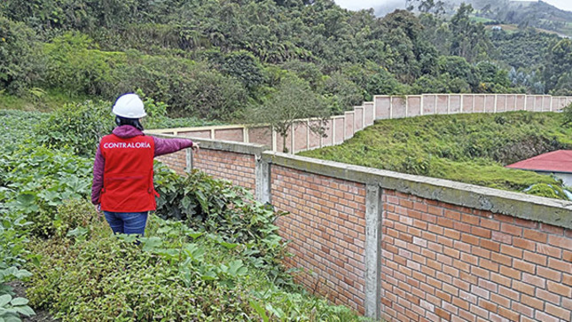 La Contraloría General de la República determinó que funcionarios de la gestión 2019-2022 de la Municipalidad Provincial de Pachitea autorizaron pagos por trabajos inconclusos en la construcción del cerco perimétrico del Establecimiento de Salud Santo Toribio de la Punta en el distrito de Umari. Lo evidenciado ocasionó un perjuicio en contra de la entidad por el pago de trabajos no ejecutados.  
