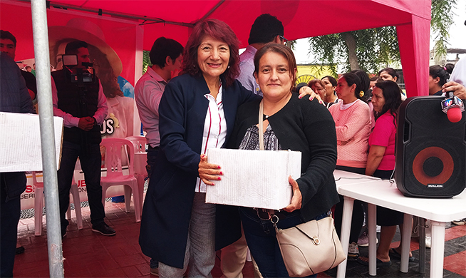 Gobernadora Rosa Vásquez cumple con entrega solidaria de alimentos a programas sociales en la provincia de Huaral