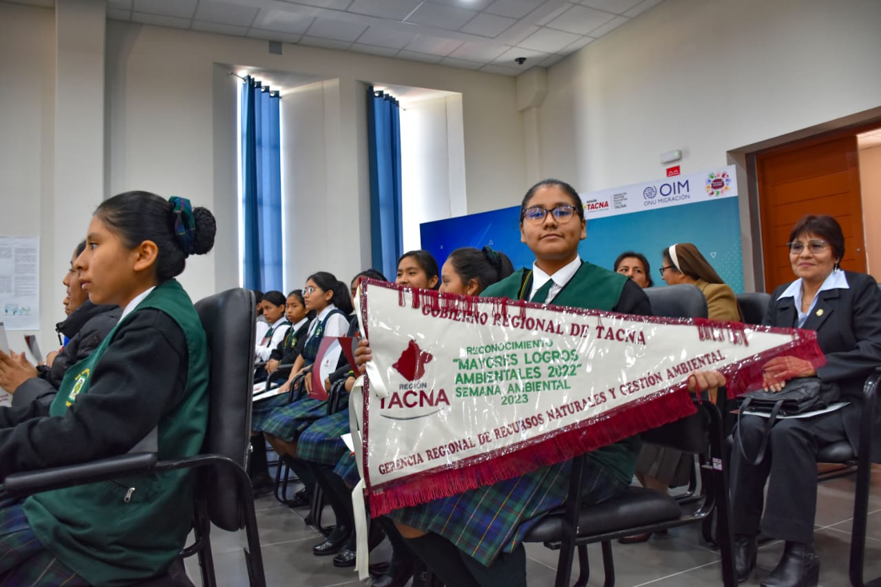 Reconocen a instituciones educativas por logros ambientales