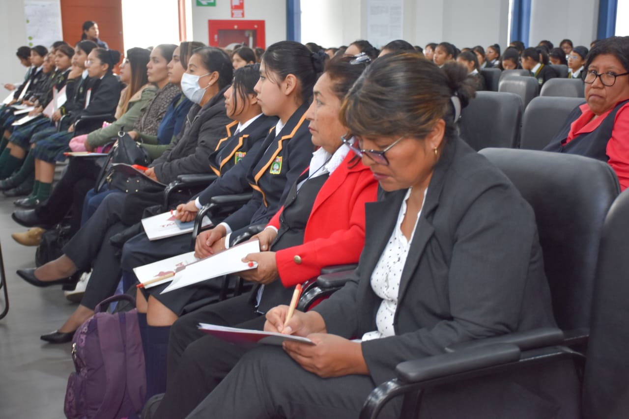 Reconocen a instituciones educativas por logros ambientales