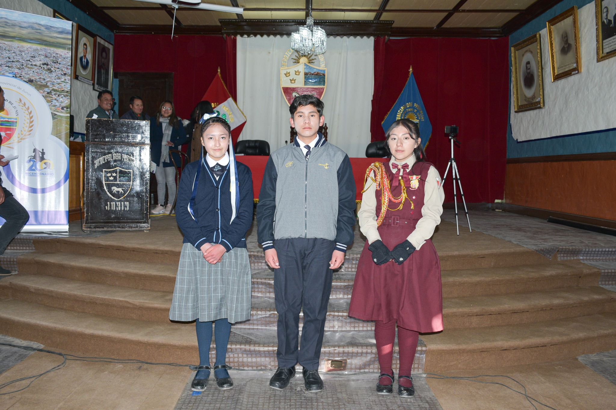 Éxito en el primer concurso escolar "Quién sabe más del medio ambiente" en Junín, promoviendo la conciencia ambiental y el conocimiento sobre el entorno en estudiantes de nivel secundario.