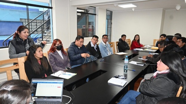 En reunión, especialistas de infraestructura de las 13 ugel del sector educación evalúan y proyectan metas de compromiso de desempeño 2023