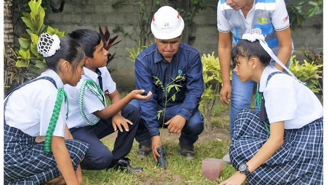 Electrocentro impulsa reforestación con la plantación de 400 árboles nativas en la Selva Central